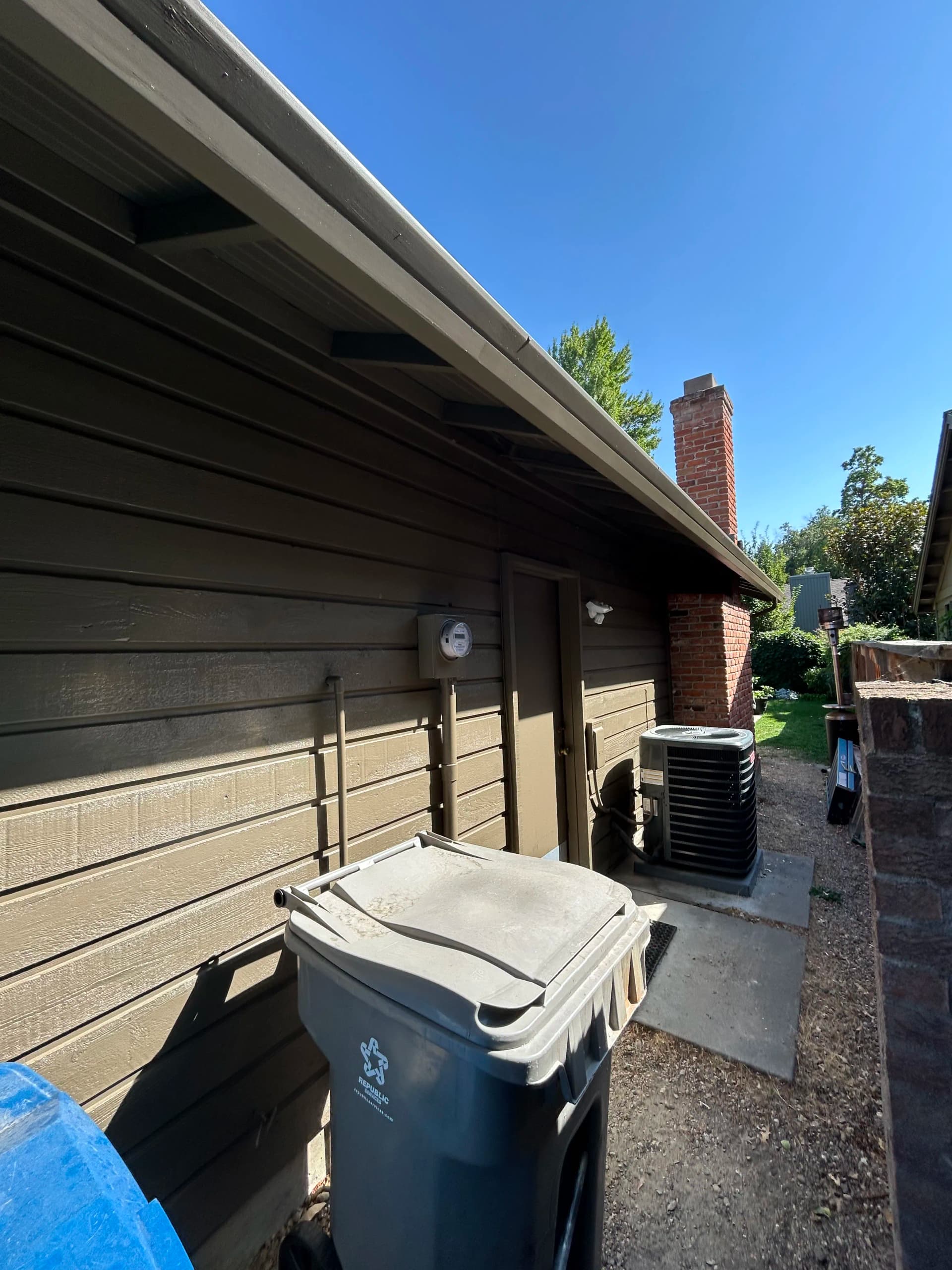 Gallery photos for Full Exterior Paint Job With Two Coats Done Right: Image #4