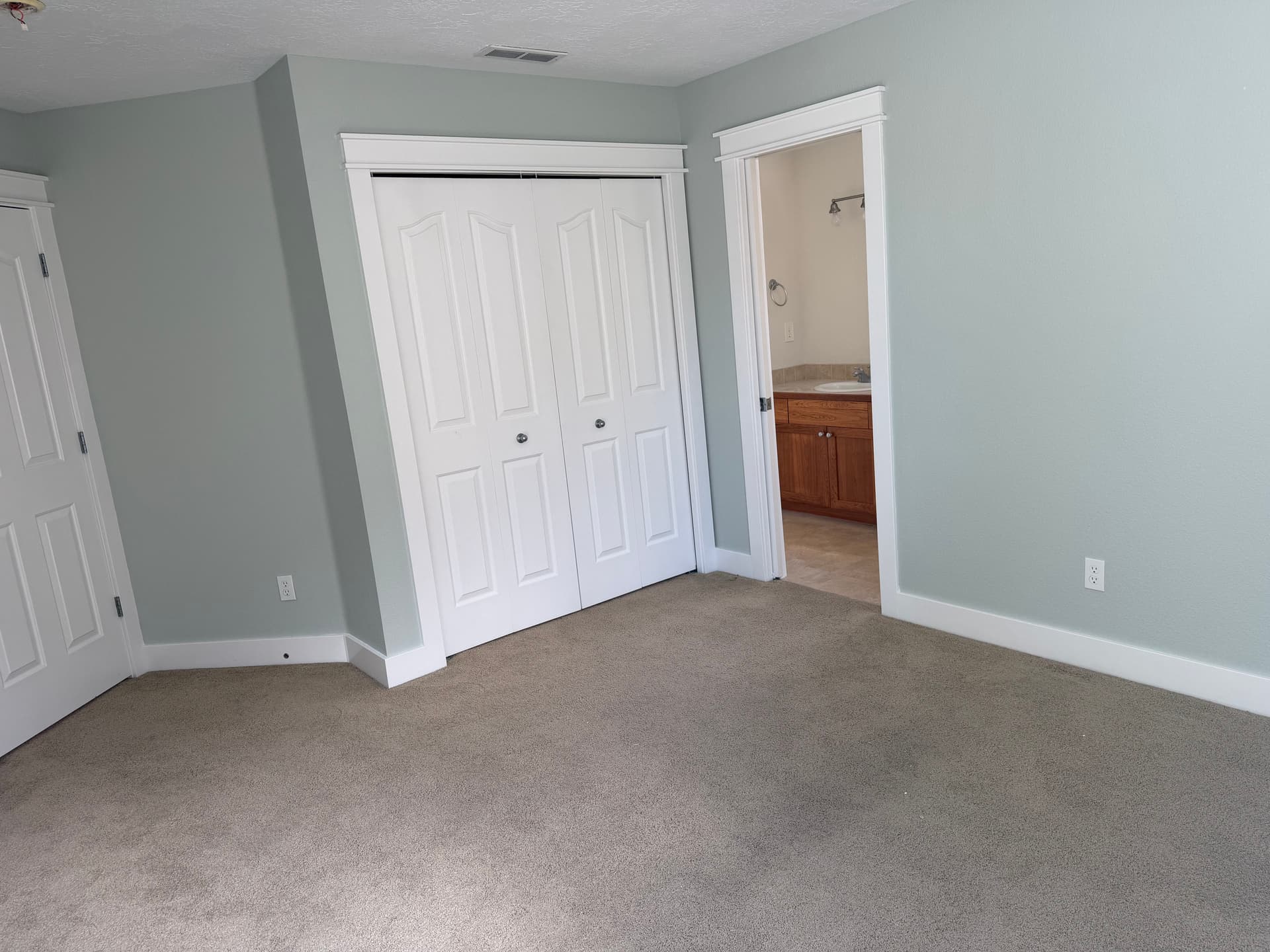 Gallery photos for Whole-Home Interior Repaint With Fresh Neutral Color Palette: Image #9